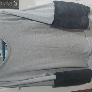 DKNY X LARGE FANCY SWEATSHIRT